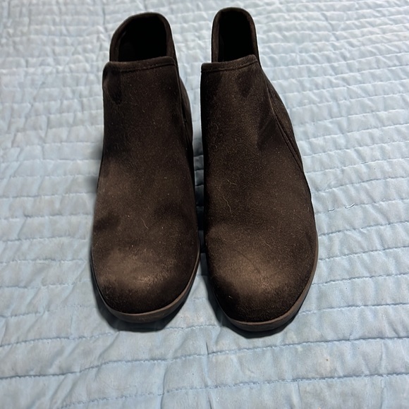 Black suede booties size 8 - Picture 2 of 5